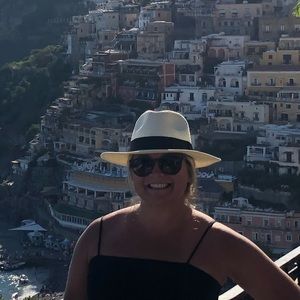 Meet your Posher, Laura